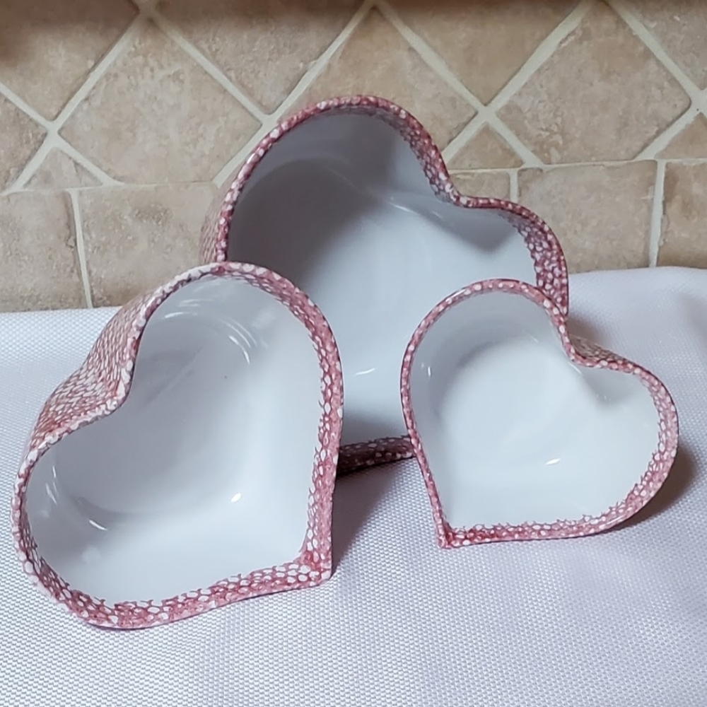 Vintage Heart Ceramic Nesting Bowls (3) - Picture 3 of 5